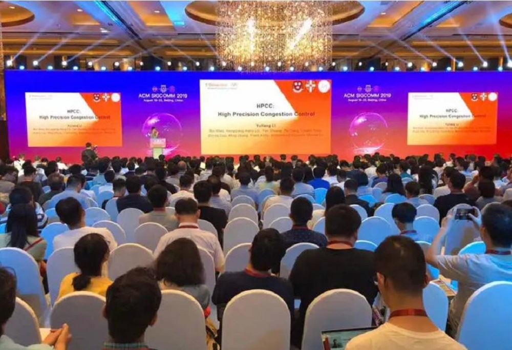 Alibaba Jack Ma: Bu Devasa LED Ekran Maliyet Kontrolü Olmadan mı?